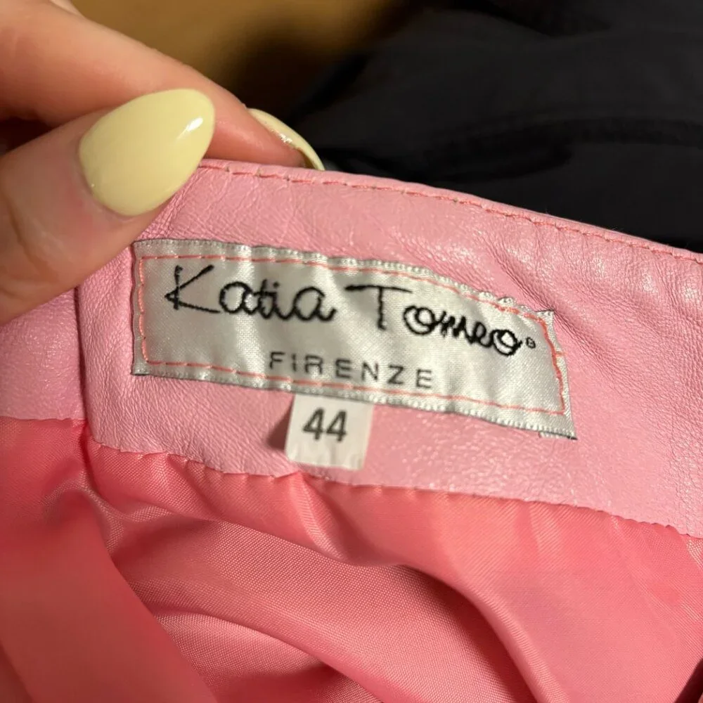 Blush Pink Vintage Leather Mini Skirt – Made in Italy, Y2K Vibes - Picture 3 of 7